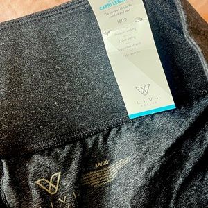Size 18/20 Lane Bryant Livi Active leggings, capri length